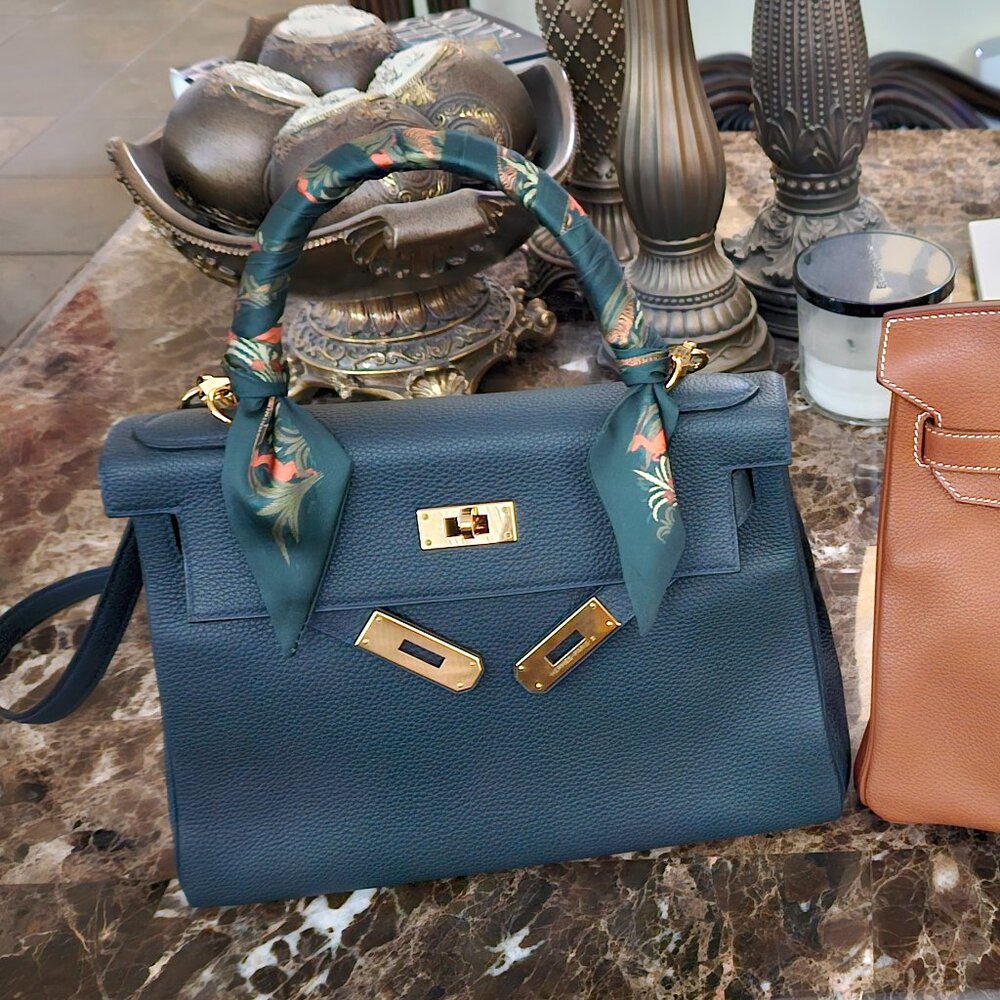 Kelly 28 Vert Cypress in Togo Leather